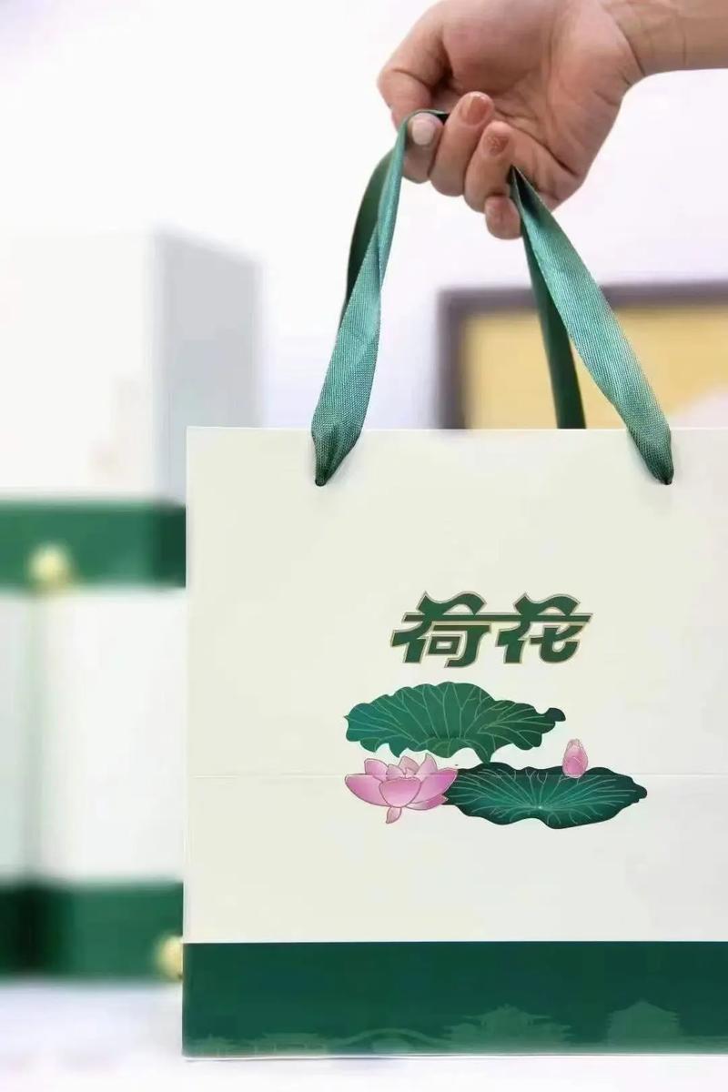 品味自然之韵，尊享高端礼遇——揭秘绿水青山香烟礼盒的独特魅力
